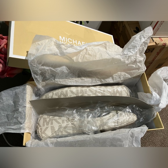 Michael Michael Kors NIB woman size 6.5 flat shoes - Picture 11 of 11